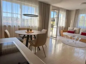 "Sonntagskind" - Premium Apartments Seekirchen, garden, shared Poolarea - سيكريتشن ام والرزي