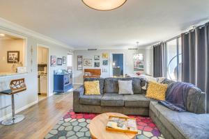 Mid-Century Modern Condo on Lake Hamilton!