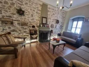 Βίλα Ελιά Παραδοσιάκο σπίτι στην Αμφίκλεια - Mendhenítsa