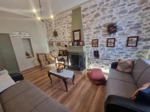 Βίλα Ελιά Παραδοσιάκο σπίτι στην Αμφίκλεια