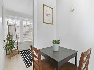 Modern & Fully Furnished 1BR Apartment - Oakdale 3S