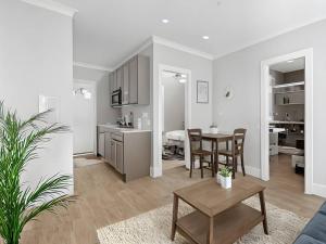 Modern & Fully Furnished 1BR Apartment - Oakdale 3S
