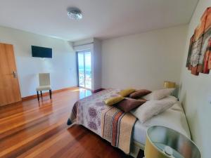 Warm Winter Stay with Panoramic Sea and City Views, Sunrise and Sunset Moments