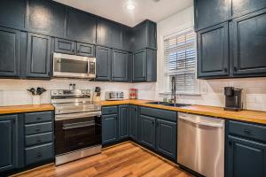 Sunsets on Lake Marion: 2BD Lakefront Luxury Bliss