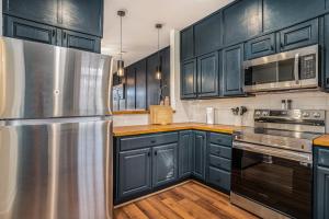 Sunsets on Lake Marion: 2BD Lakefront Luxury Bliss