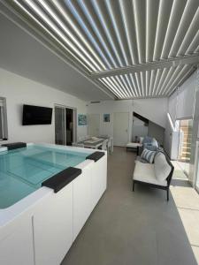 BiancaMora by Vivimy