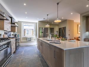 10 Bed in Northam 78035