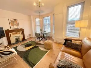 Luxury 2 Bed Apartment - The Birches