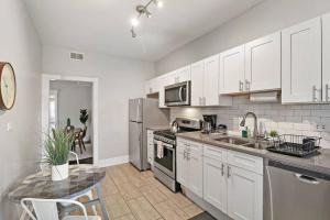 Modern & Spacious 3BR Apt with In-Unit Laundry - Bstone 2