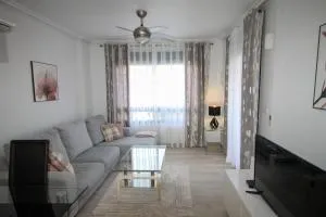 Luxury 2 bed, 2 bath apartment with sea view, central heating and new bathrooms. - Villacosta