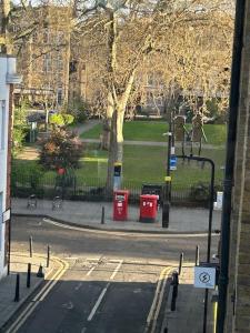 1 bed flat with view of vibrant Hoxton Square