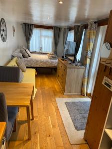 THE STUDIO PORTHYRAUR