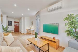 Salt & Sweet, city center and beach