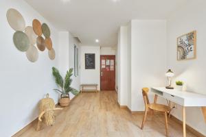 Salt & Sweet, city center and beach