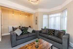 Beachfront Apartment 3 Bedrooms Sleeps 7 - Gateway to the Lake District - Newly Refurbished