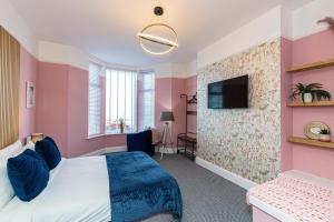 Beachfront Apartment 3 Bedrooms Sleeps 7 - Gateway to the Lake District - Newly Refurbished