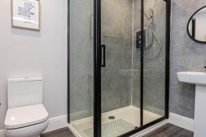 Stylish Seafront Apartment - Sleeps 6 - Gateway to the Lakes