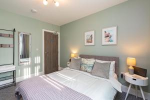 Stylish Seafront Apartment - Sleeps 6 - Gateway to the Lakes