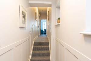 Stylish Seafront Apartment - Sleeps 6 - Gateway to the Lakes