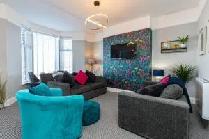 Stylish Seafront Apartment - Sleeps 6 - Gateway to the Lakes - Bare