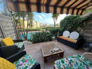 T2 rez de jardin plage piscines vue mer parking terrasse commerces