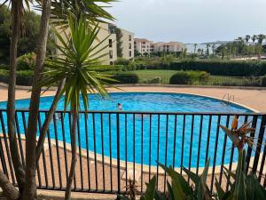 T2 rez de jardin plage piscines vue mer parking terrasse commerces