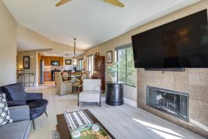 Lake, Mountain and Golf Views Palm Valley Retreat