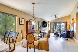 Lake, Mountain and Golf Views Palm Valley Retreat