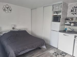 Jolie Maisonnette avec terrasse et jardin