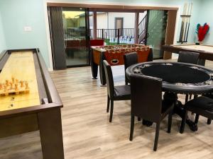 Buddha Mansion Luxury Resort - 8BR Modern, HotTub, Huge pool, Sauna, BBQ grill, Game Room