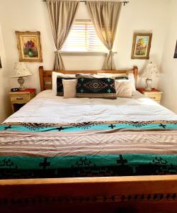 Downtown Historic East-Side Coyote House 2B 2BA