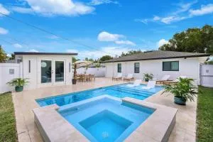 NEW! Naples Retreat - Close to Vanderbilt Beach - Naples Park