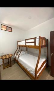 Habitación grupal #6 cerca de la playa, Montañita- wanderlust