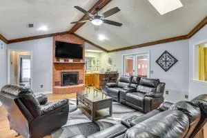 Beautiful Hinesville Retreat with Lanai and Pool! - 杰瑟普