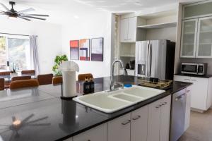 Elite Retreat! Hot Tub, Arcade, & Theater. 6 Beds!