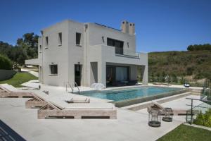 Christina by Vintage Travel