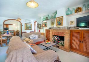 Can Piña by Vintage Travel