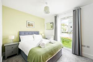 Luxury property with spa access on a nature reserve Damselfly HM105