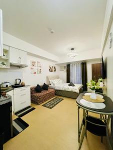 Cozy Studio w balcony at Centrio Towers beside Ayala Mall