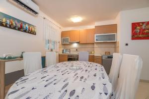 Apartments with parking space Baska, Krk - 22407