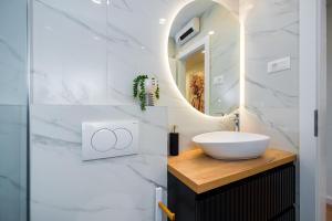 Apartments with parking space Kastel Sucurac, Kastela - 22456