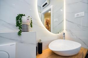 Apartments with parking space Kastel Sucurac, Kastela - 22456