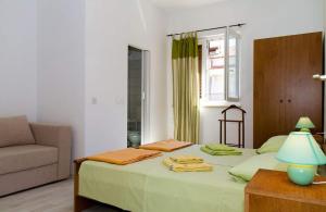 Apartments with parking space Banjol, Rab - 22421