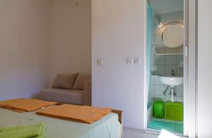 Apartments with parking space Banjol, Rab - 22421