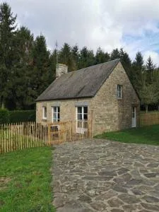 Chalet confortable à Perriers-en-Beauficel avec terrasse - Le Mesnil-Gilbert