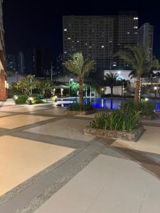 Near Bgc 1Br Wi-Fi Netflix balcony skyline