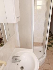 Apartments with parking space Banjol, Rab - 22422