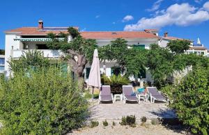 Apartments by the sea Barbat, Rab - 22424 