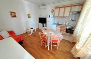 Apartments by the sea Barbat, Rab - 22424