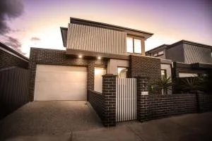 Raven West House I Corporate or Holiday - Corio